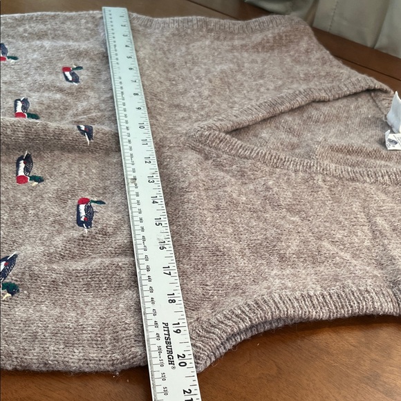 JG Hook Shetland Wool Men's Sweater Vest with Embroidered Ducks - Picture 4 of 5